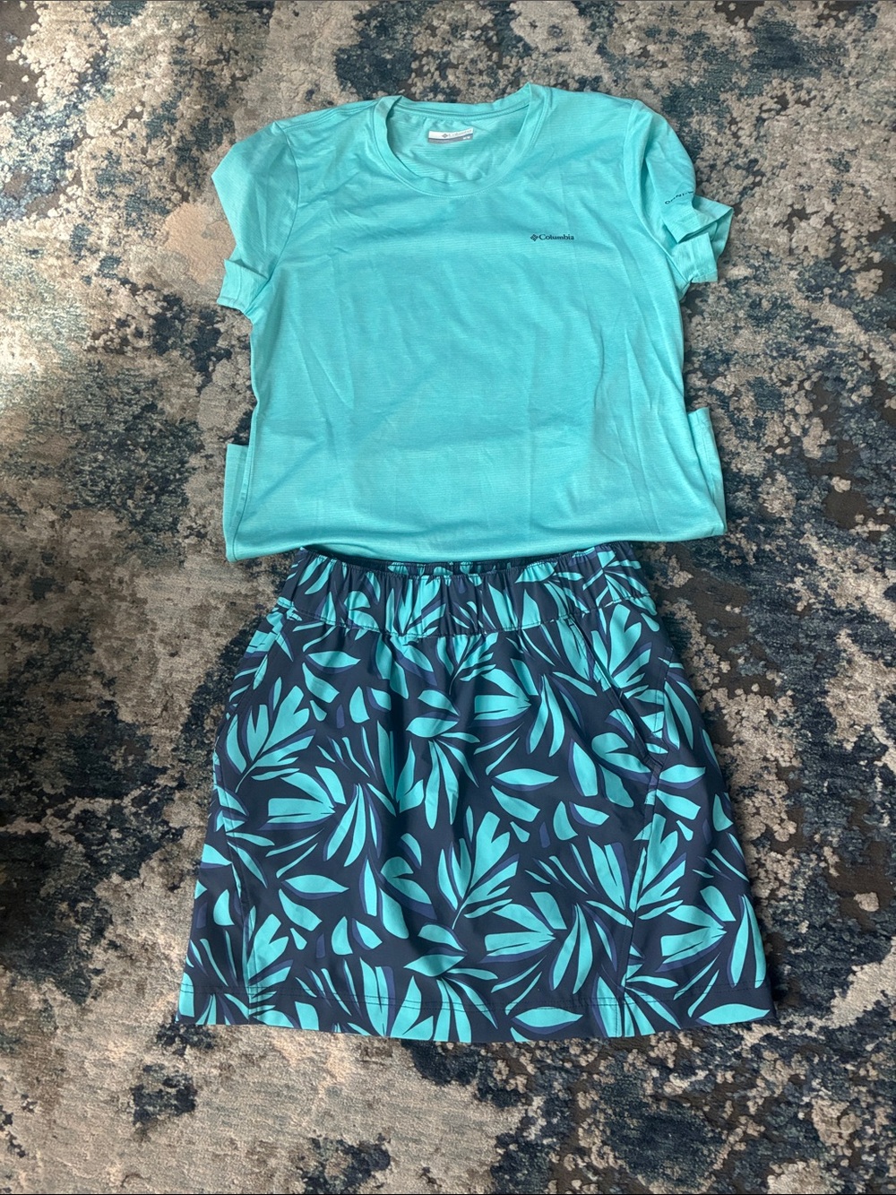 Columbia Women's Teal Leaf-Print Active Skirt and teal top